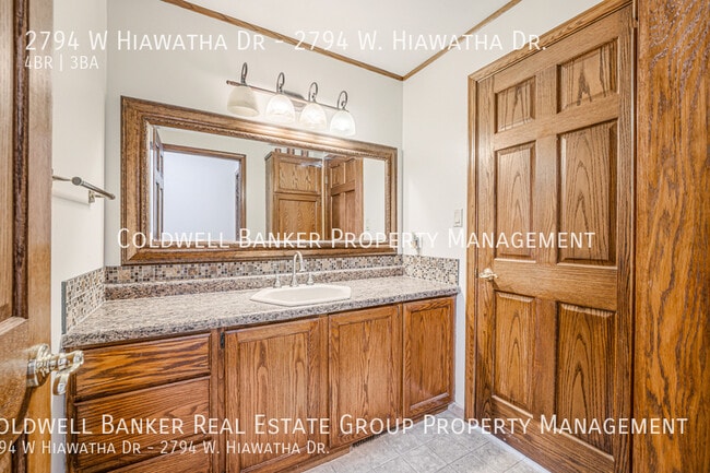 Building Photo - 2794 W Hiawatha Dr
