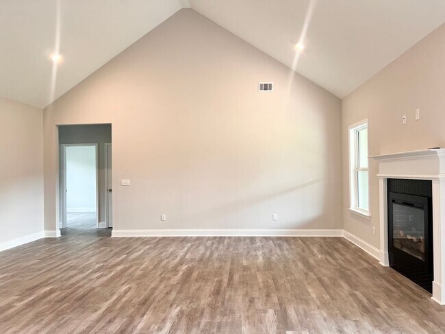 Building Photo - 8024 English Ivy Ct