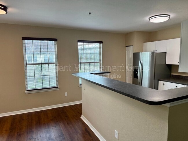 Building Photo - 1048 Waterside Dr