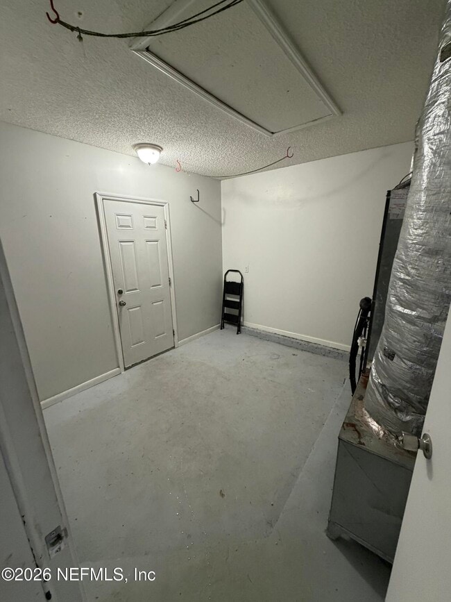 Building Photo - 286 Main St