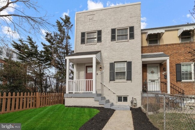 Building Photo - 1011 Bashford Ln