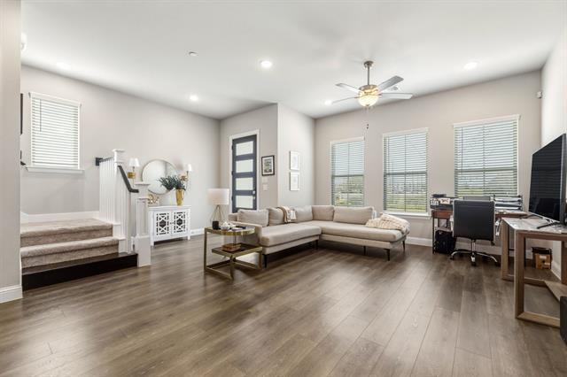 Building Photo - 4937 Barcelona Ave