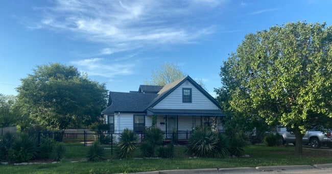 Primary Photo - 1515 NW Arlington Ave