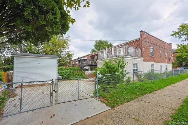 Building Photo - 90-01 70th Dr