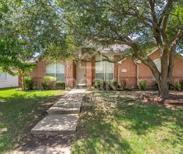 Building Photo - $2600! Beautiful 3 Bed, 2 Bath home in desirable PLANO!