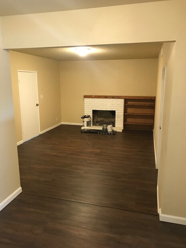 Building Photo - Clovis home for rent.