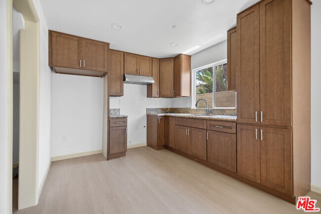 Building Photo - 1120 W 110th St