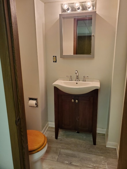 Building Photo - 707 Newport Pl