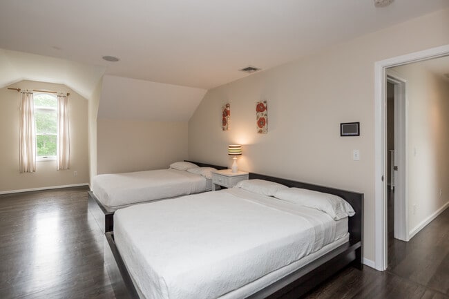 Building Photo - 1 Mountain Laurel Ln