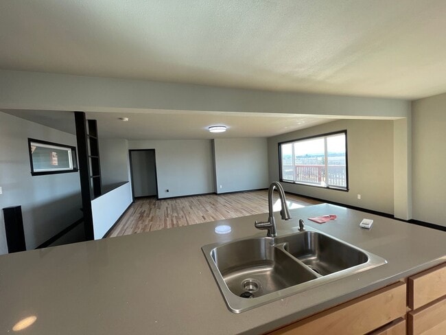 Building Photo - Country Living - 3 Bedroom / 2 Bathroom Ho...