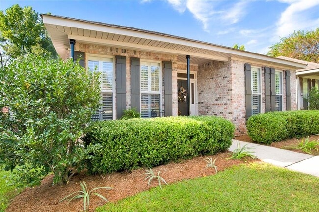 Building Photo - 6035 Magnolia Pl E