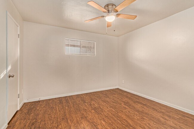 Building Photo - 1 Bed | 1 Bath -  Tempe Courtyard Style Unit