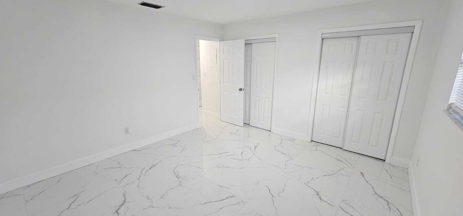 Building Photo - 133 SE 2nd Ave