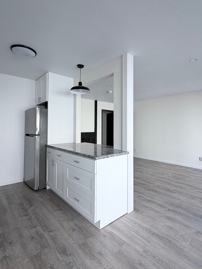 Building Photo - 1885 Pacific Ave