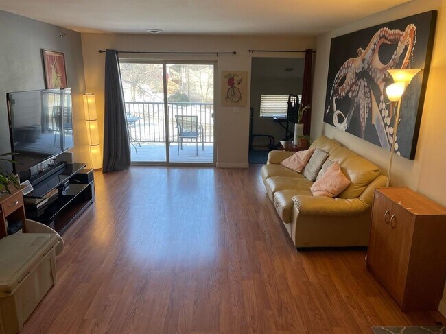Building Photo - 5303 Brody Dr