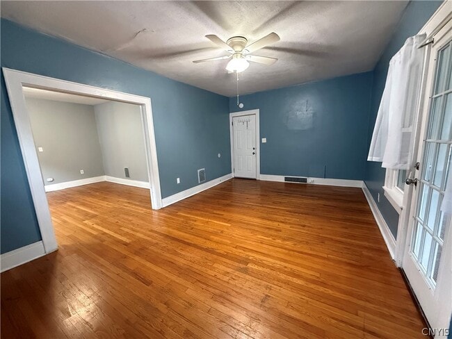 Building Photo - 526 Boyden St