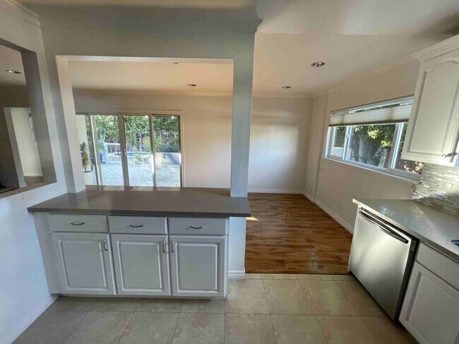 Building Photo - UPGRADED SMART HOME IN PRESTIGIOUS ENCINO VILLAGE!