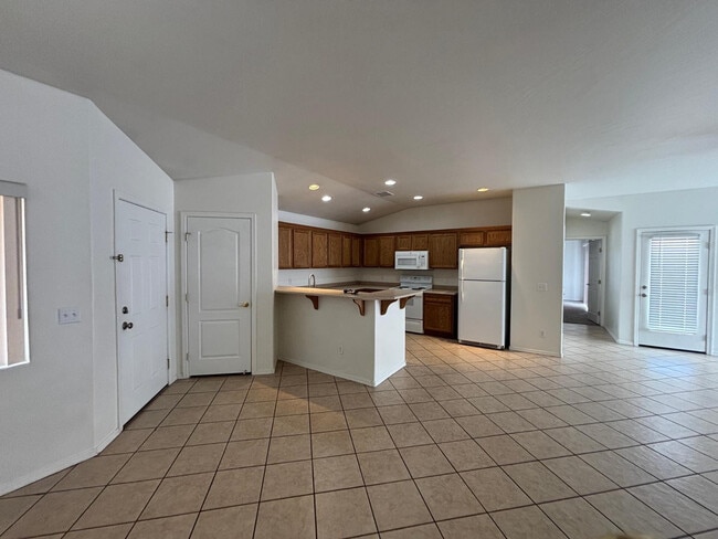 Building Photo - 5036 E Catalina Ct