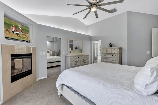 Building Photo - 2127 Lagoon Dr