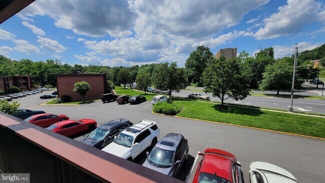 Building Photo - 1501 S George Mason Dr