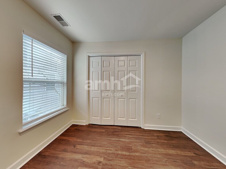 Building Photo - 85 Summer Hill Way