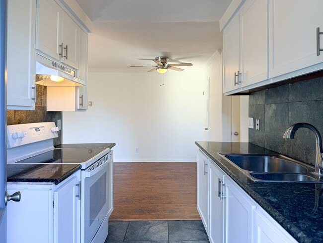 Building Photo - Ventura | 2 Bed + 1 Bath | Shenandoah Penthouse