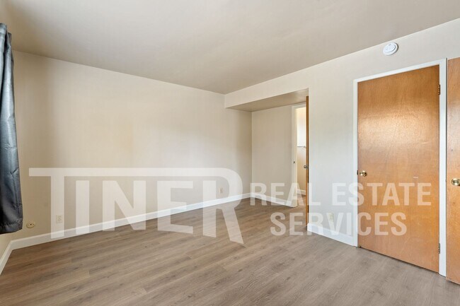 Building Photo - 2267 La Grama Dr