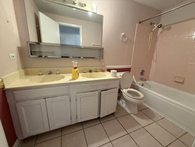 Building Photo - 1795 Marquette Ln