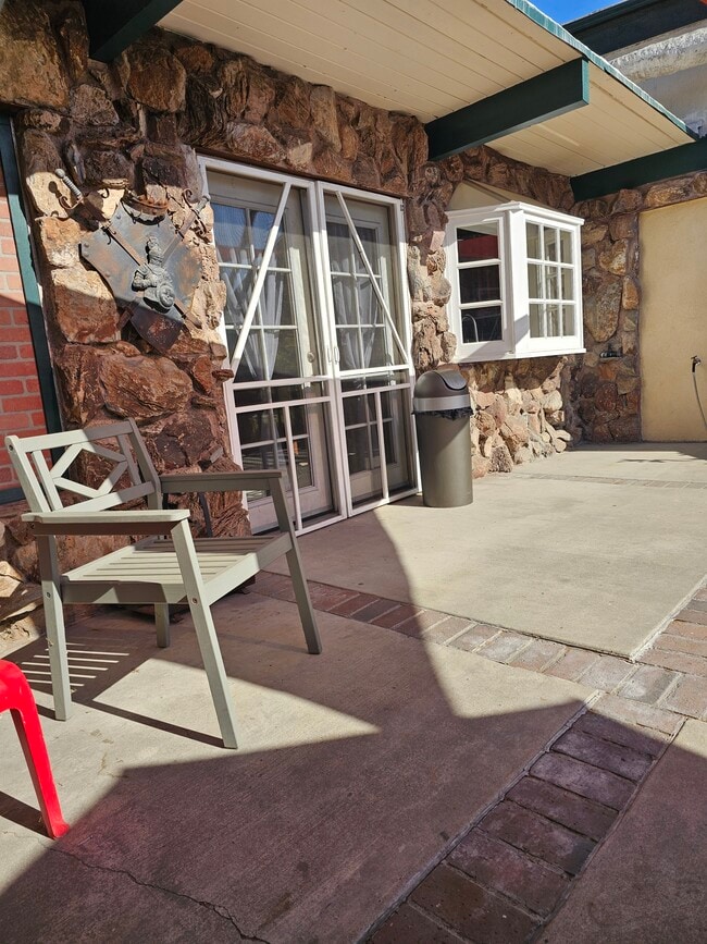 Building Photo - 6323 Lindley Ave