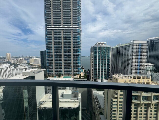 Building Photo - 1060 Brickell Ave