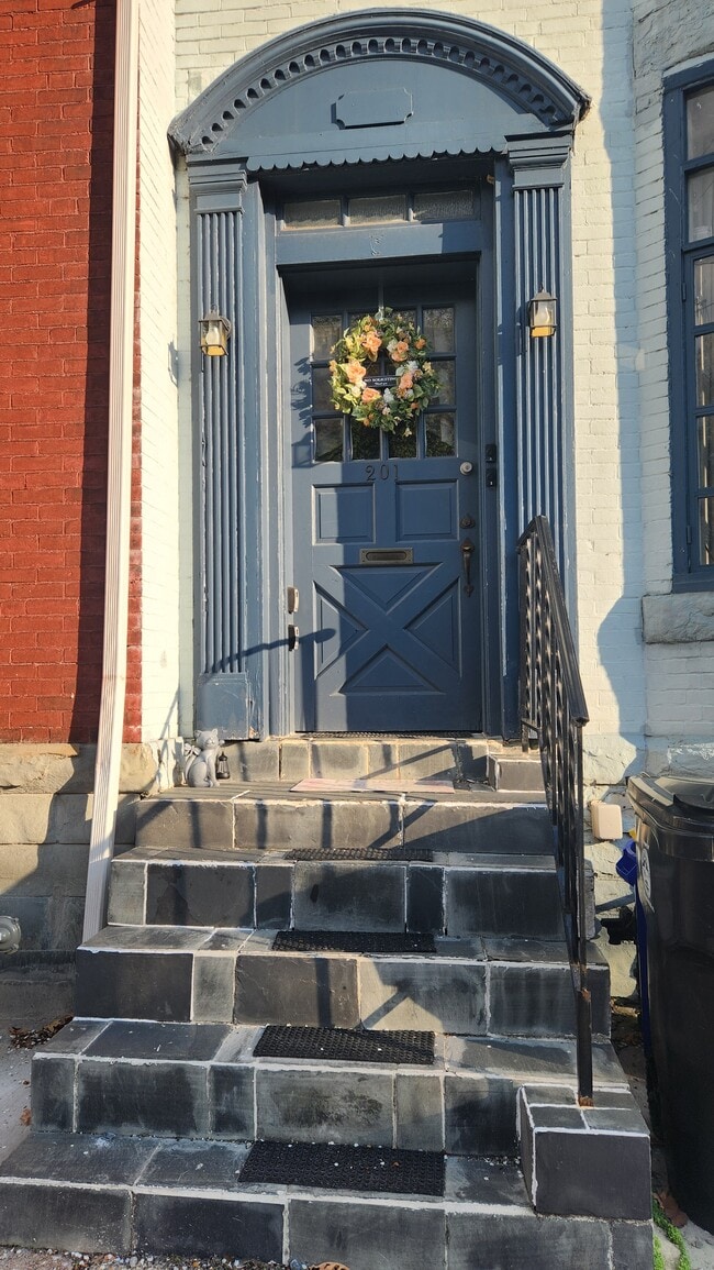 Building Photo - 201 Kelker St