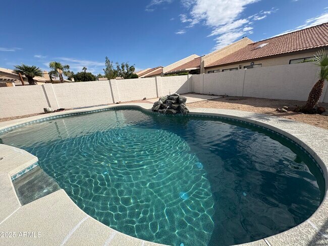 Building Photo - 6121 E Hermosa Vista Dr