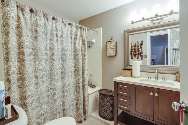 Building Photo - 1986 Eastend Dr