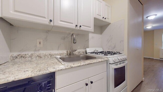 Building Photo - 87-30 62nd Ave