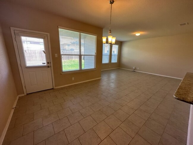 Building Photo - Super Nice Move In Ready 4 Bedroom One Sto...