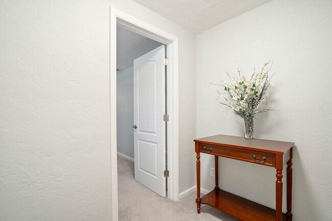 Building Photo - 3003 W Vina Del Mar Blvd