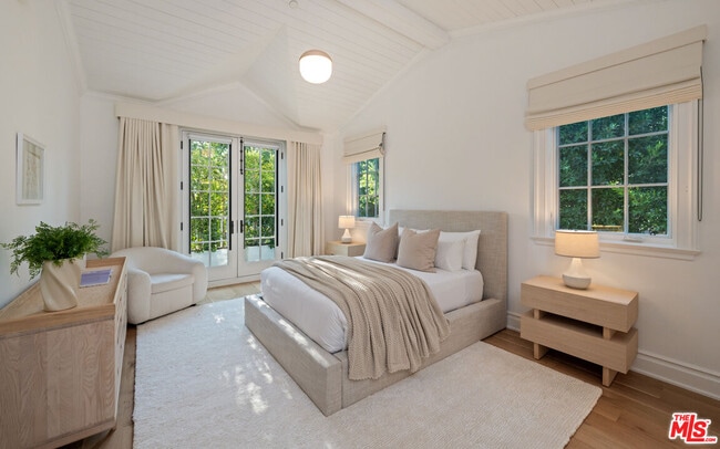 Building Photo - 491 N Tigertail Rd