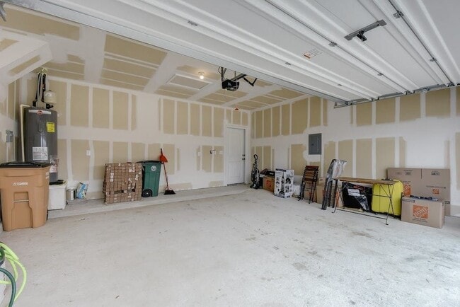 Building Photo - 8200 Knoxville Trl