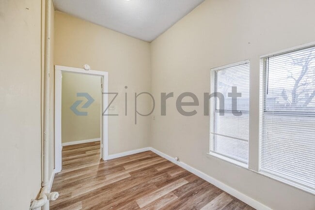 Building Photo - 125 Southolme Ave