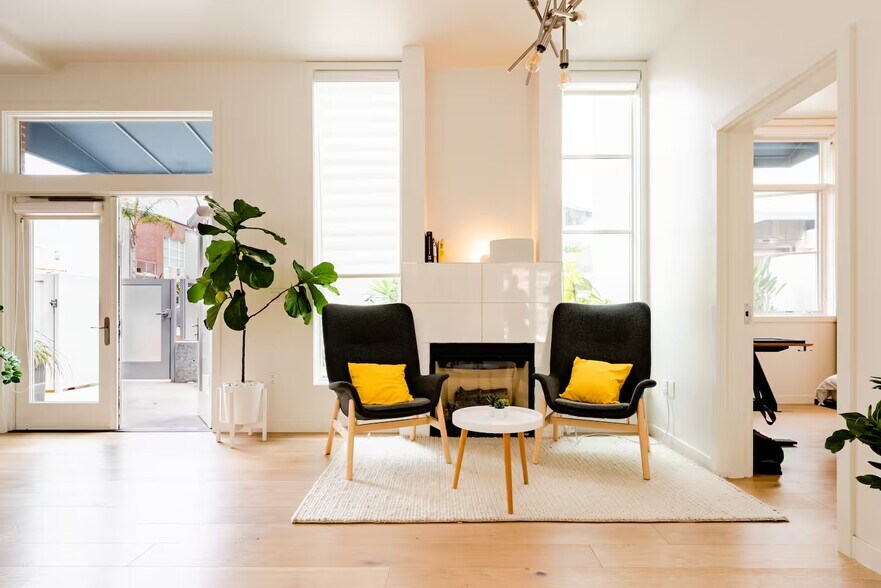 Building Photo - 800 The Mark Ln