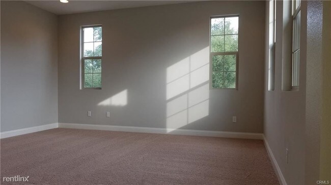 Building Photo - 3 br, 2 bath Townhome - 3248 Edgewood Rd