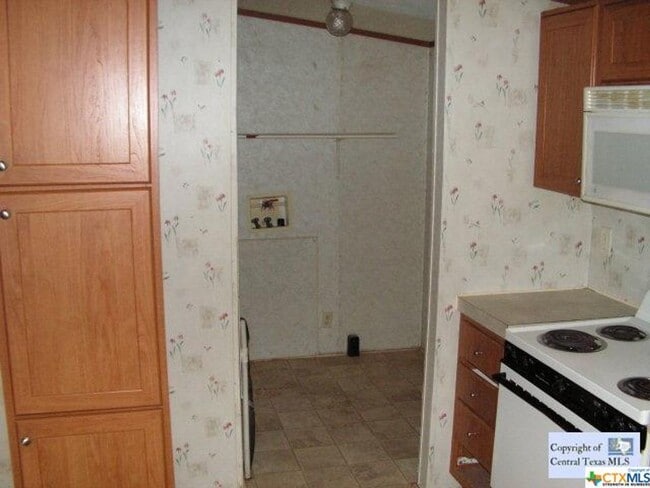 Building Photo - NEW ON MARKET