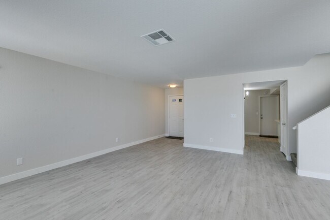 Building Photo - Great 3 bedroom home in South Shore!!