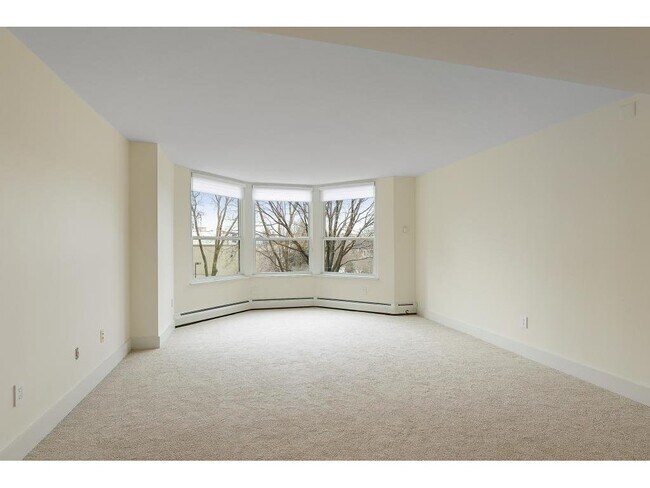 Building Photo - 1425 W 28th St