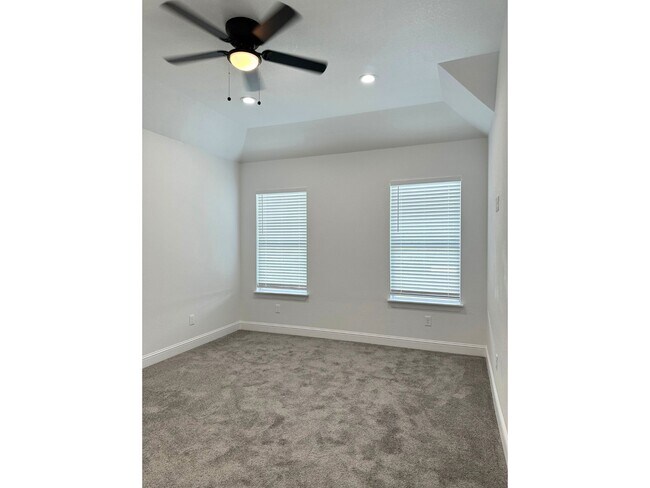 Building Photo - 7710 Darnay Dr