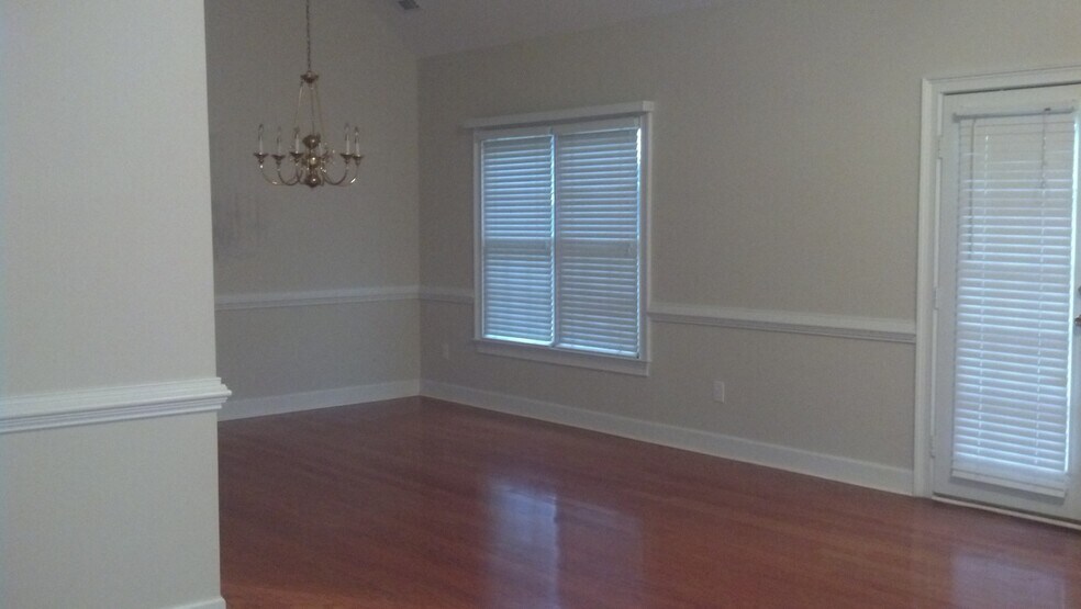 Building Photo - 217 Palette Ln