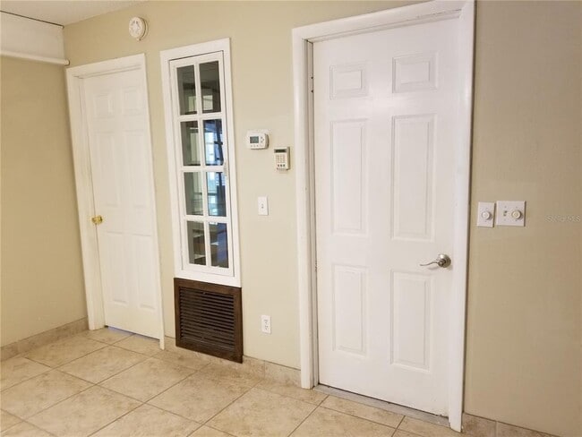 Building Photo - 1323 Sweetwood Blvd