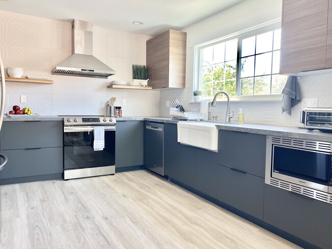 Large modern euro minimalist kitchen - 392 N 7th St