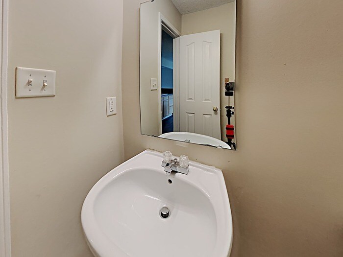 Building Photo - 11322 Northwoods Forest Dr