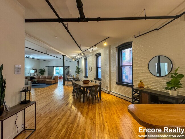 Building Photo - 19 Stanhope St